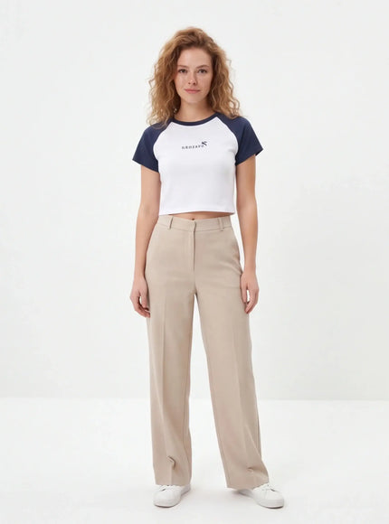 Crop Top Minimalista – in Tessuto Denso in Edizione Limitata