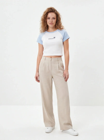 Crop Top Minimalista – in Tessuto Denso in Edizione Limitata