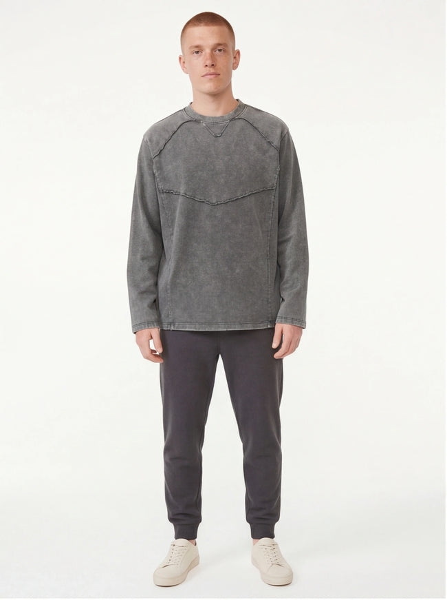 Sudadera funcional deconstruida con flecos desgastada de ajuste esencial