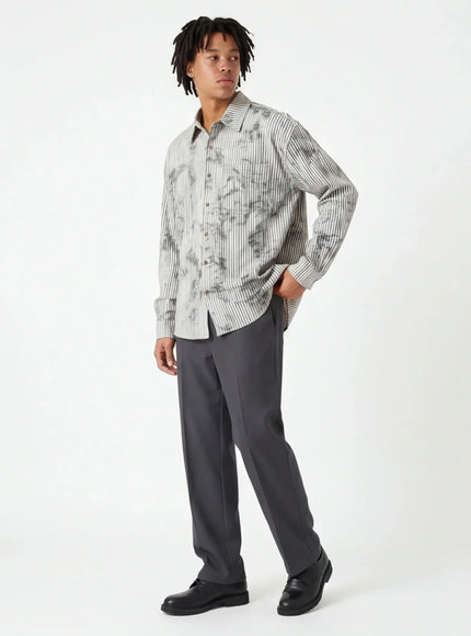 Abbigliamento Scolpito – con Texture Premium per uno Stile Minimalista