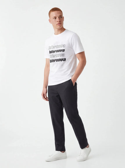 Camiseta Refinada – de Sarga de Lujo para un Look Sin Esfuerzo