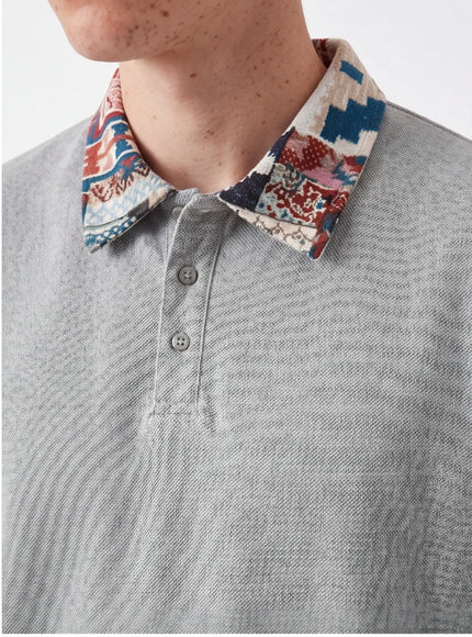 Signature Poloshirt – aus luxuriösem Twill für eine urbane Ästhetik