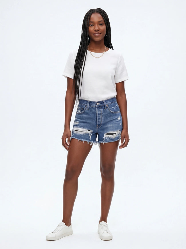 Jeans distresat cu margini desfăcute, must-have