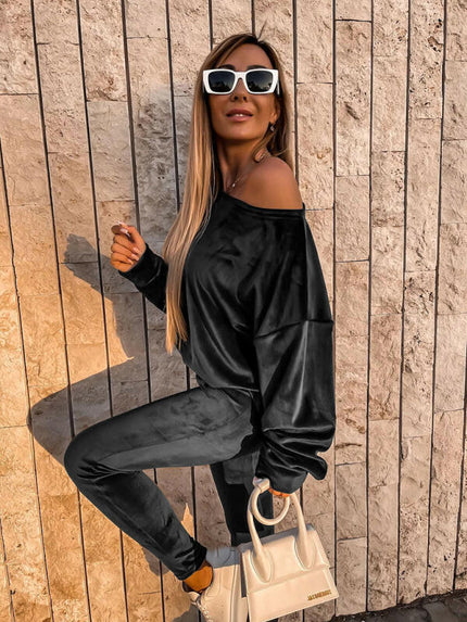 Women's gold velvet sports pants and sweatshirt two-piece set at €64.99