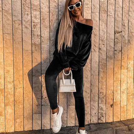 Women's gold velvet sports pants and sweatshirt two-piece set at €64.99