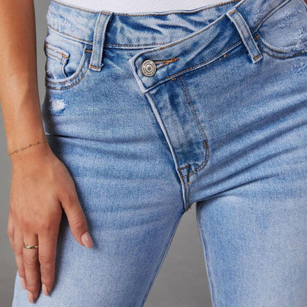 Women's new style simple ripped light color casual jeans at €44.99