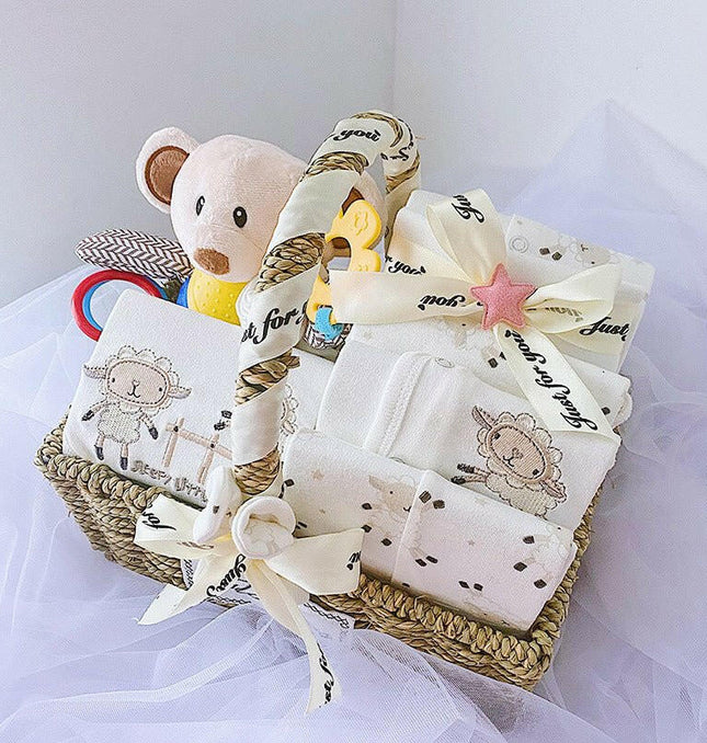 Newborn Wild Clothes Gift Box at €85.99