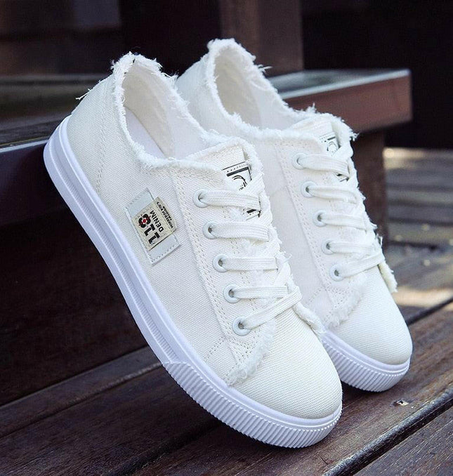 Stylish Canvas Sneakers for Women: Casual and Comfortable Lace-Up Shoes at €21.99