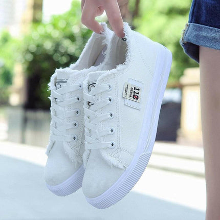 Stylish Canvas Sneakers for Women: Casual and Comfortable Lace-Up Shoes at €21.99