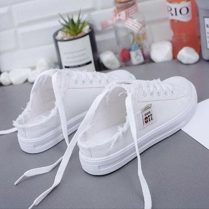 Stylish Canvas Sneakers for Women: Casual and Comfortable Lace-Up Shoes at €21.99